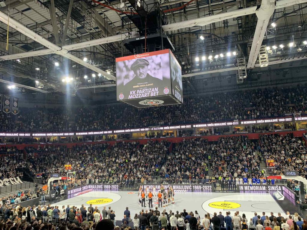 VELIKI GEST PARTIZANA I „GROBARA“ Utakmica počela minutom ćutanja za Sinišu Mihajlovića (FOTO+VIDEO)