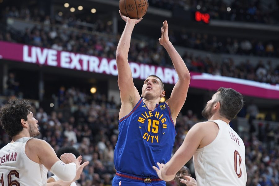 JOŠ JEDNA MVP PARTIJA Jokićev tripl-dabl u pobedi nad Klivlendom, Bogdanović ubacio 10 poena (VIDEO)