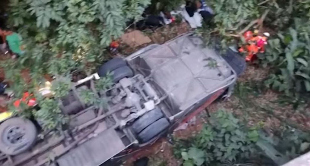 POSLE ŠAPEKOENSEA, NOVA TRAGEDIJA U BRAZILU Autobus sa fudbalerima pao sa mosta, ima poginulih (VIDEO)