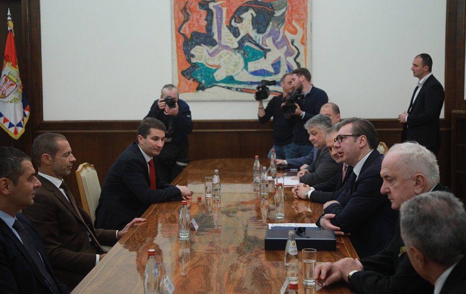 Predsednik Vučić razgovarao sa prvim čovekom UEFA