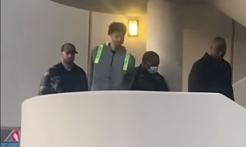 STRAVA I UŽAS Talentovani košarkaš uhapšen zbog ubistva žene, pa zapomagao dok su ga privodili! (VIDEO)