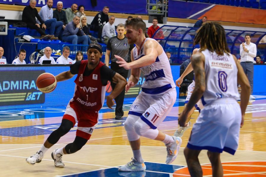 BIJE FREJŽER KAO DŽO FREJZER „Panteri“ stotkom protutnjali kroz Bar, Amerikanac ubacio 45 poena