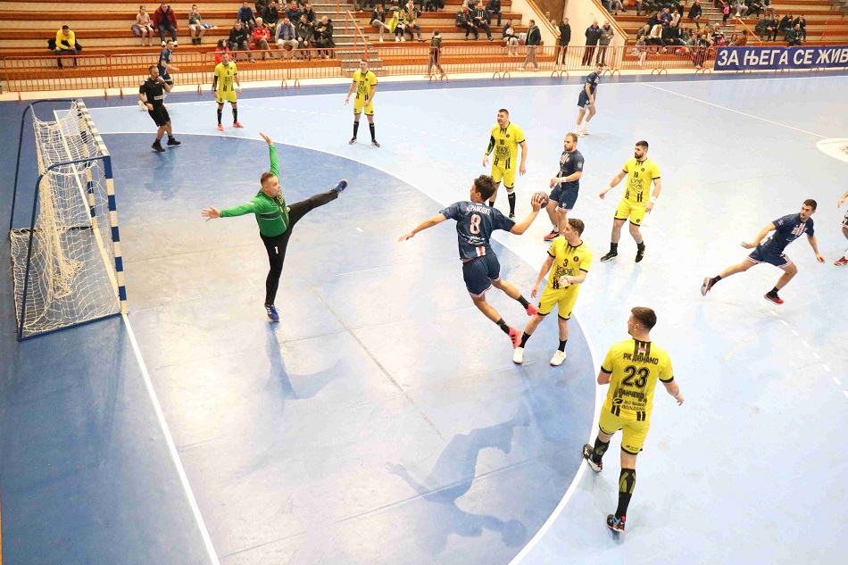 Otac igrača kojeg je udario trener Jugovića za MaxBet sport: Šutnuo ga je, pa gurnuo u leđa! Ne može da ga napucava kao kantu! Angažovao sam advokata, idemo na sud