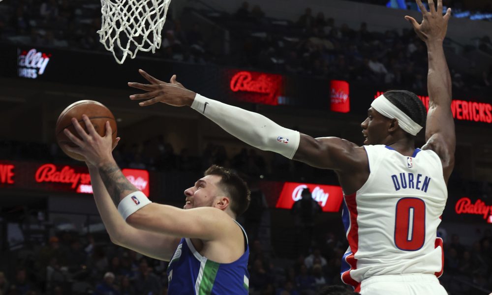 Vratio se na teren u oduvao Pistonse! Dončić u društvu sa Džordanom i Džejmsom (VIDEO)