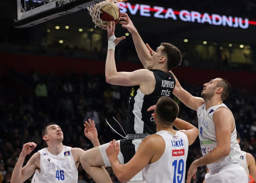 PUKLA STOTKA NA STARTU GODINE Partizan razbio Zadar, trojke i zakucavanja dizali publiku na noge (VIDEO)