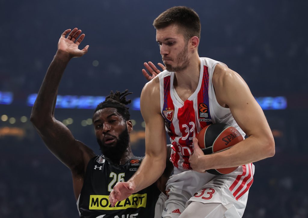 ZAPALJIVA ATMOSFERA „Grobari“ brutalno isprozivali Petruševa! (FOTO)