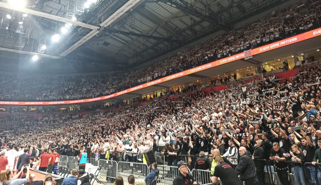 BOJE NISU VAŽNE Srdačan doček „grobara“ za čuvenog zvezdaša! Imali su i poruku za njega (VIDEO)