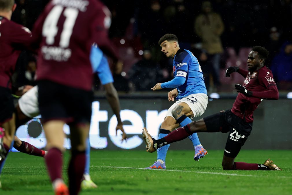 SERIJA A Napolitanci gaze redom, preskočena komšijska prepreka na putu ka tronu