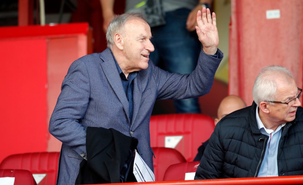 PONUDA NA STOLU U Džajićevom timu i legendarni kapiten Srbije!