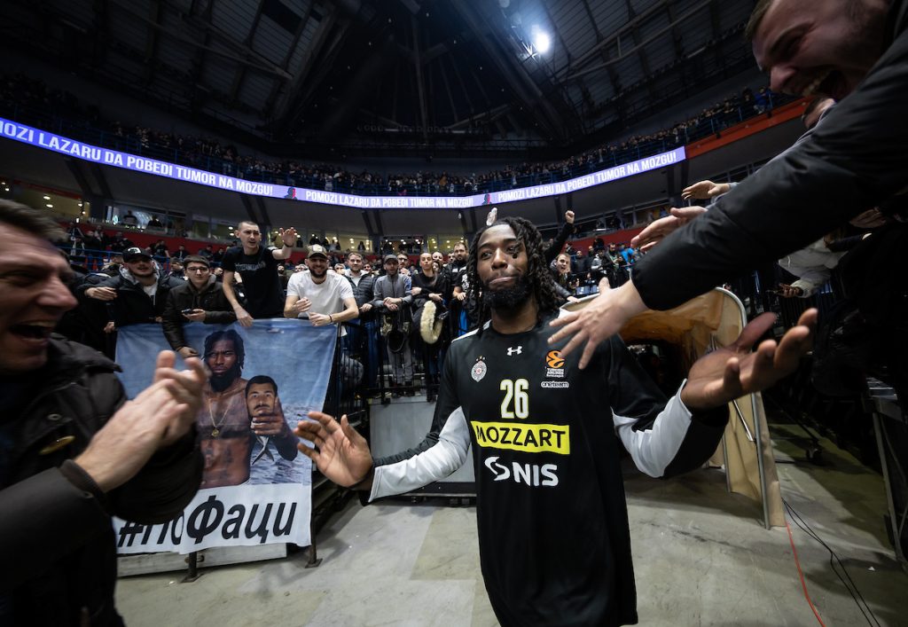 SKANDALOZNO! Lesor se slikao sa glavama Petruševa i Kalinića uz uvredljivu poruku (FOTO)