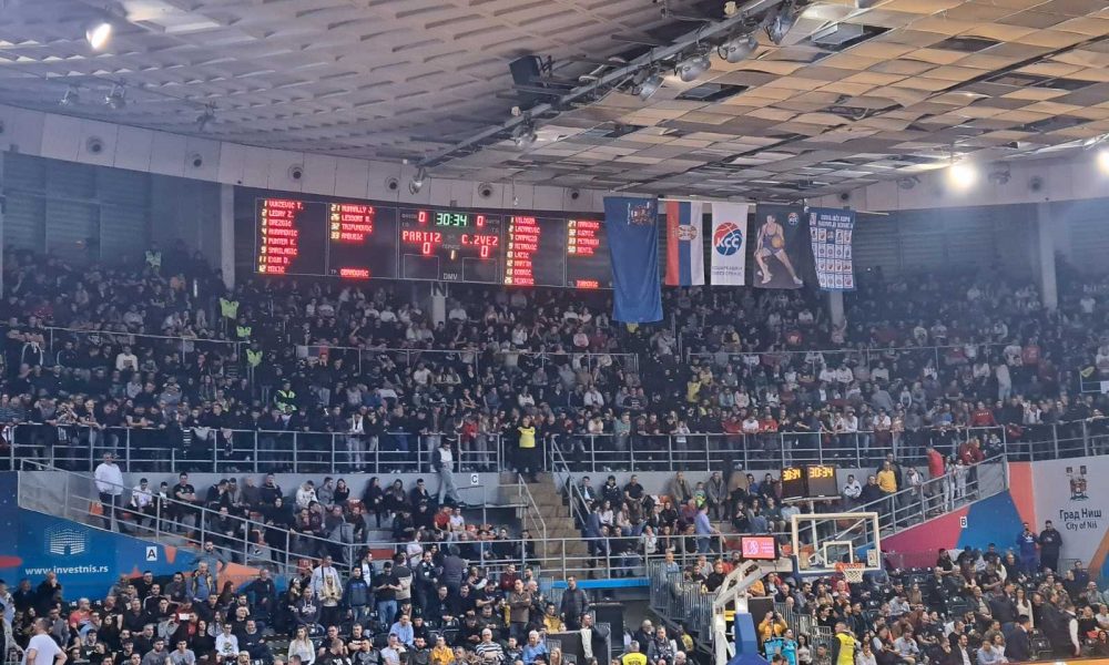 ZATIŠJE PRED BURU Pola sata pred početak „večitog derbija“ – ovako izgledaju tribine dvorane „Čair“ (VIDEO)