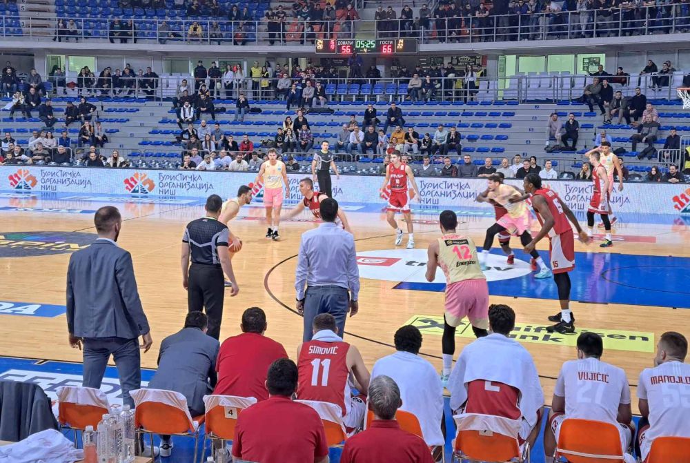 PREKID U NIŠU Sudije napustile teren i traže da „grobari“ napuste tribinu – na utakmici koja nije Partizanova! (FOTO+VIDEO)