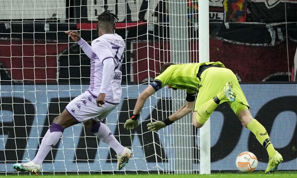 ŠTA URADI ČOVEČE? Pogledajte komičan autogol čuvara mreže Leverkuzena