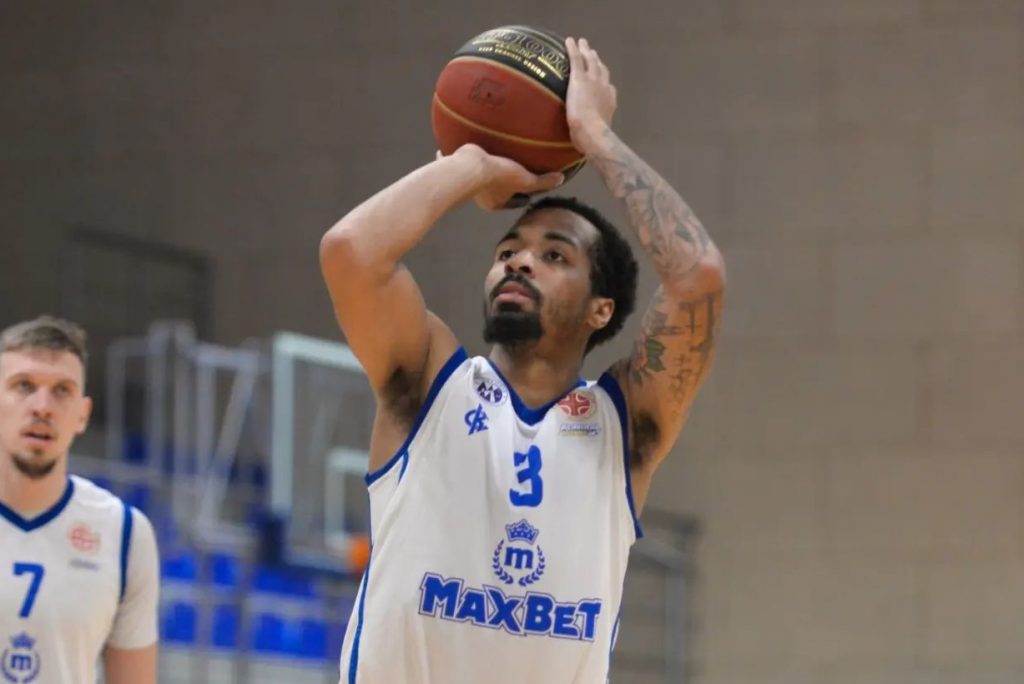 KLS Mladost MaxBet slavio u legendarnoj dvorani! Dejvis brojao do 32