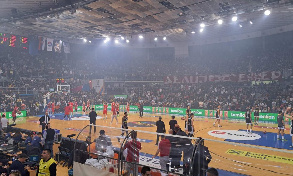 PREKID U DERBIJU Sudije napustile parket, upozaravale su navijače na ovo! (VIDEO)