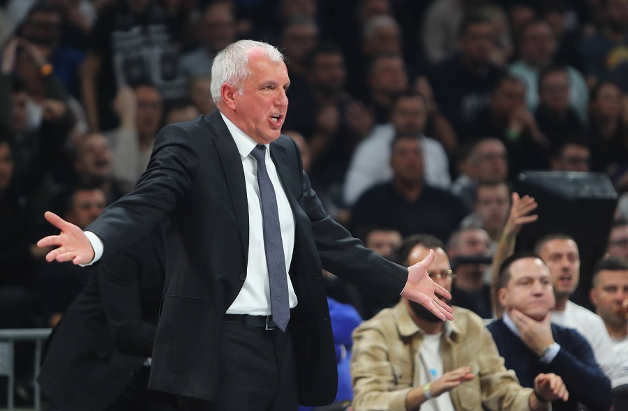 URNEBESNA REAKCIJA OBRADOVIĆA Papapetru promašio ceo koš, Željko gleda i ne veruje (VIDEO)