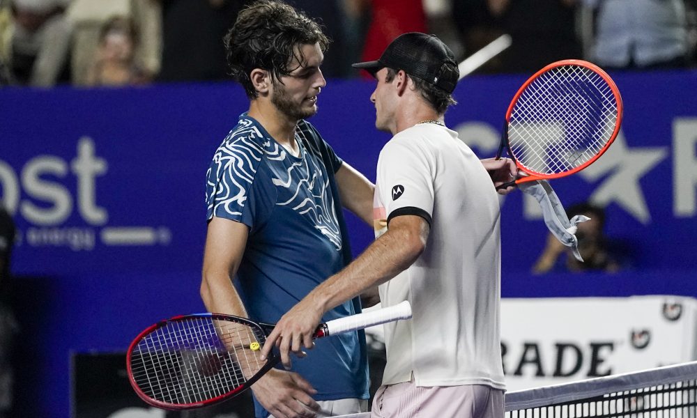 KOFA ZA AMERIKANCA Peti teniser sveta nije mogao da izdrži! Napor je bio preveliki, pa se ispovraćao pored terena (VIDEO)