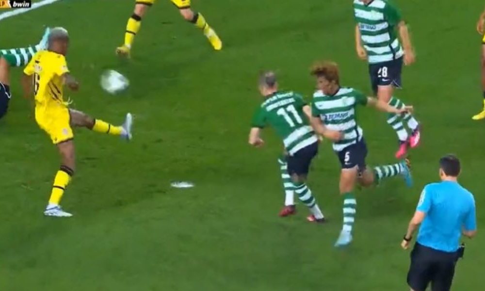 OVO VREDI VIDETI NEKOLIKO PUTA Fudbaler Sportinga rabonom poslao loptu u mrežu (VIDEO)