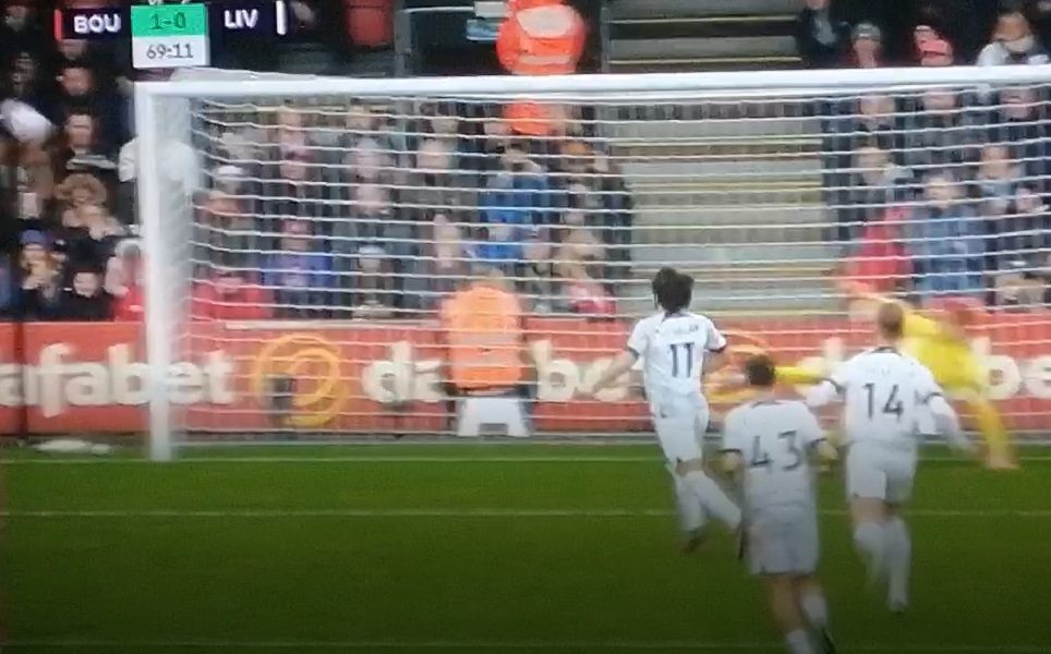 OBRUKAO SE Liverpul opet poklekao, a Salah sa bele tačke pogodio tribine (VIDEO)