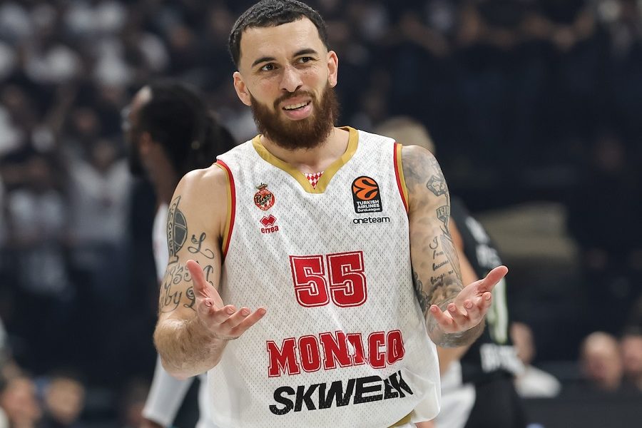 Majk Džejms poručio jednom bogatom klubu: Kao kad bih rekao da neću da budem sa Rijanom…