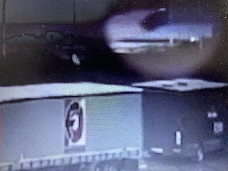 Automobil fudbalera belgijskog kluba bukvalno poleteo i udario u dvoranu (VIDEO)