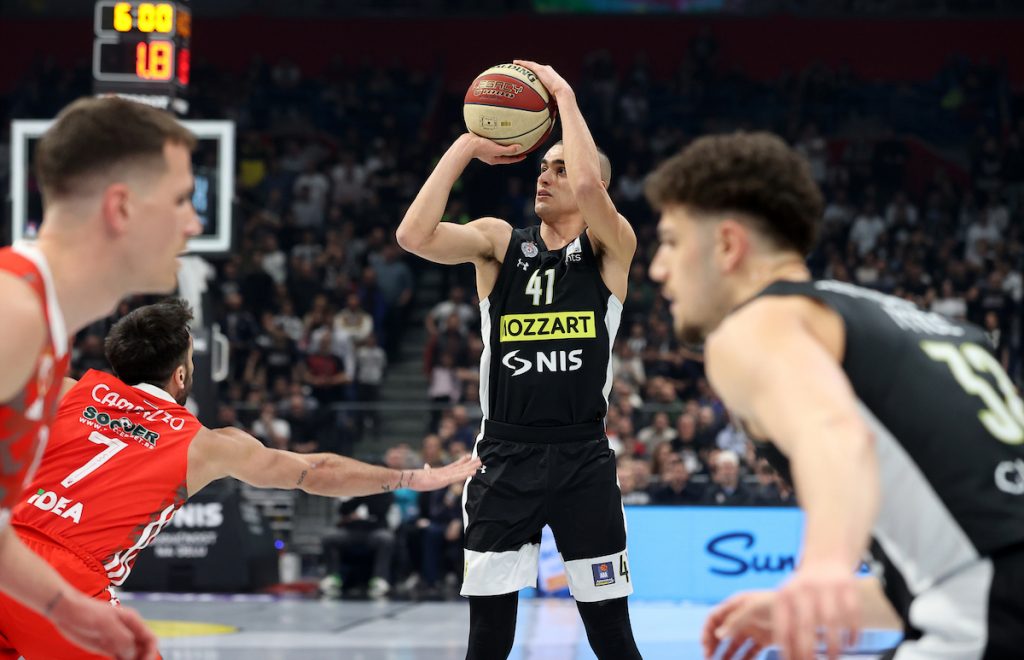 POGODIO NAJVAŽNIJI ŠUT Madar zadao Zvezdi težak udarac: Pričali smo na poluvremenu, svako je rekao šta je imao! (VIDEO)