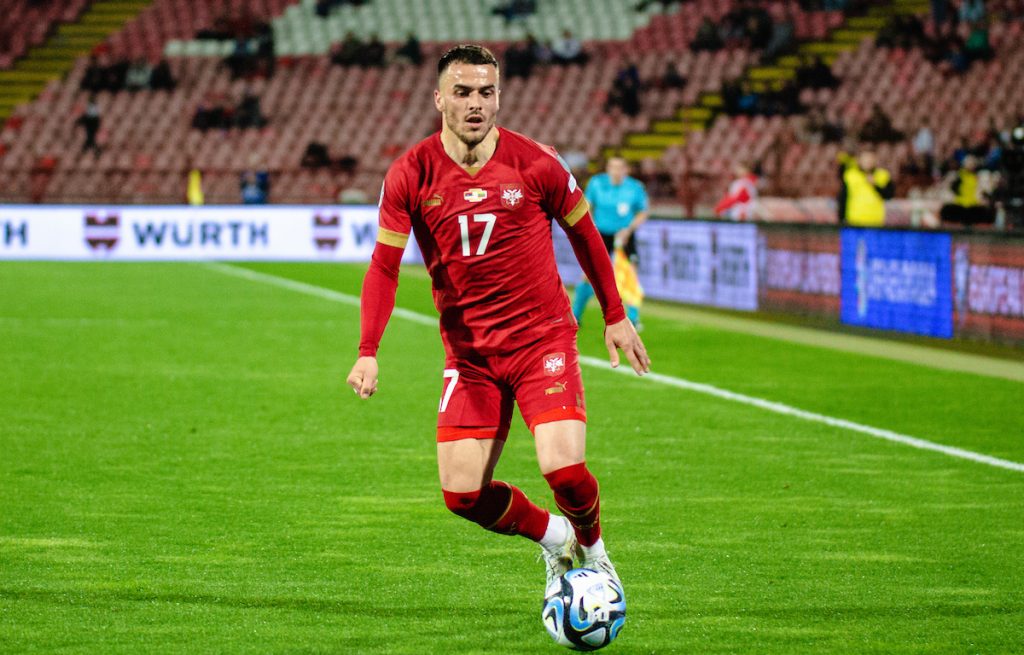 KAKAV DOČEK Oduševljeni navijači Fenerbahčea pozdravili Filipa Kostića (VIDEO)