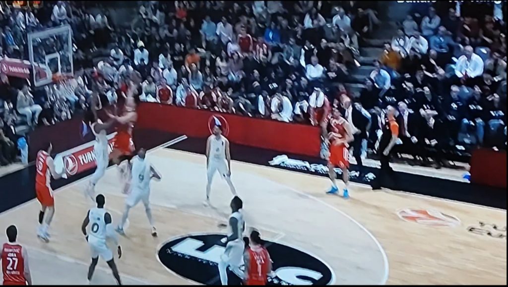 BUM, BUM! Petrušev „zalepio na poster“ Ponsa, a onda preterao u slavlju i napravio „frku“ (VIDEO)