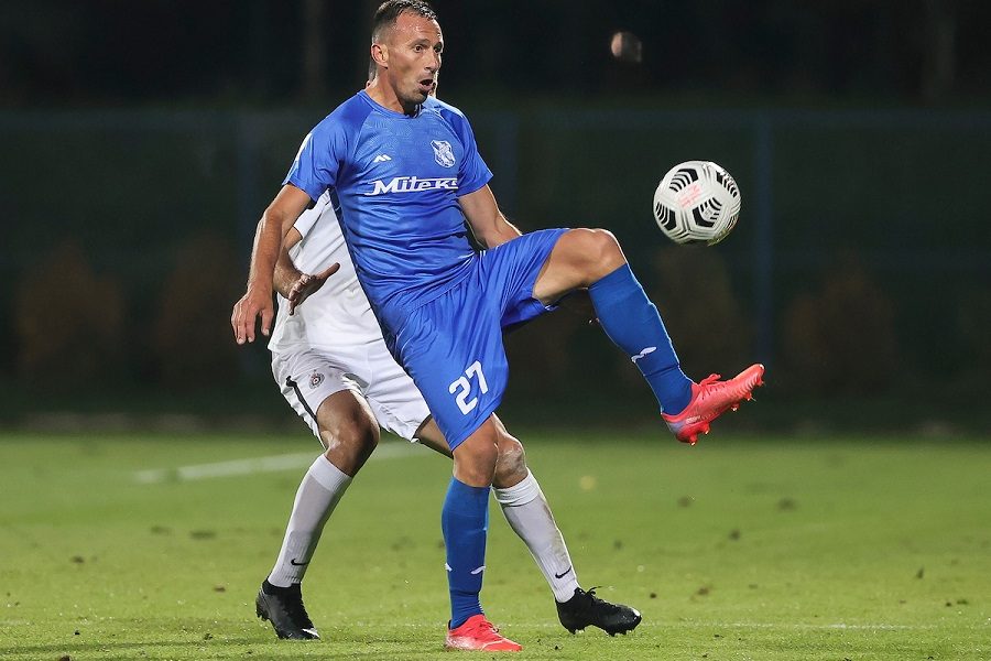 ISKUSNI FUDBALER PREŽIVEO PRAVU DRAMU Doktori su ga operisali u poslednji čas, a saigrači mu na dirljiv način pružili podršku!