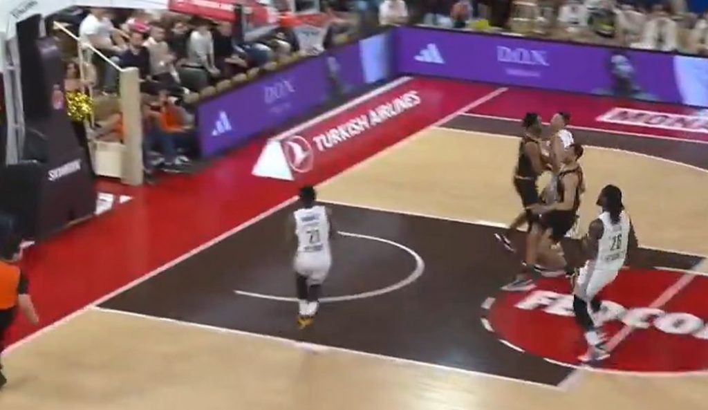 „GROBARI“ NA NOGAMA Fantastična kombinacija Partizanovih Amerikanaca i brutalno zakucavanje! Crno-beli su se vratili iz ambisa (VIDEO)