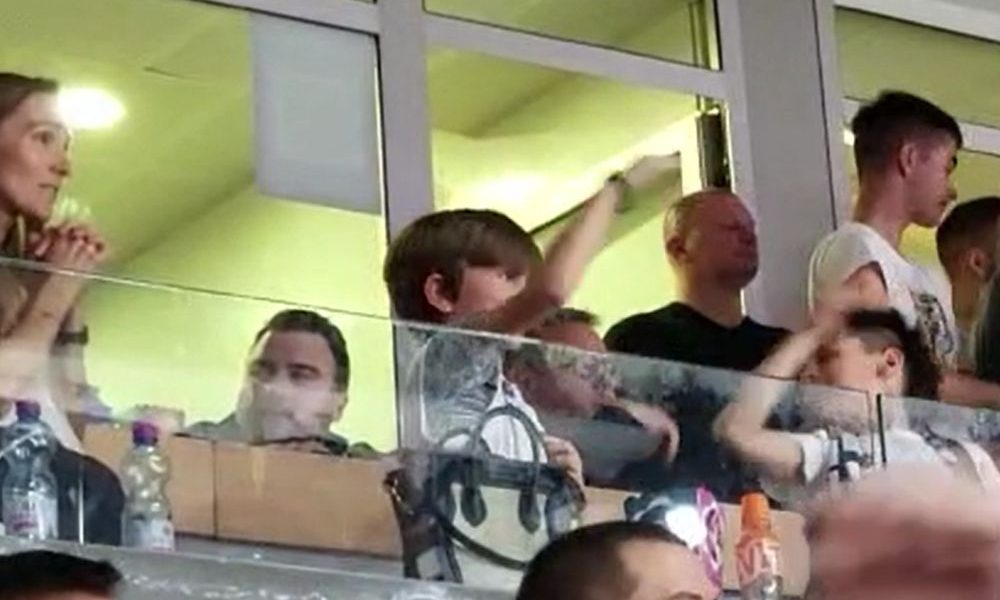 PONOVO GLEDALI PARTIZAN Đokovići imaju „grobara“ u porodici! Jelena posmatra, a on navija u transu (VIDEO)