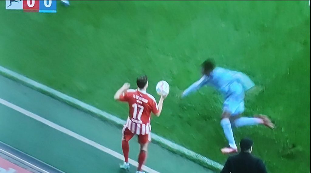 ŽUTI KARTON ZA BUSEN Pad fudbalera Bohuma za emisiju „Nasmešite se, molim“ (VIDEO)