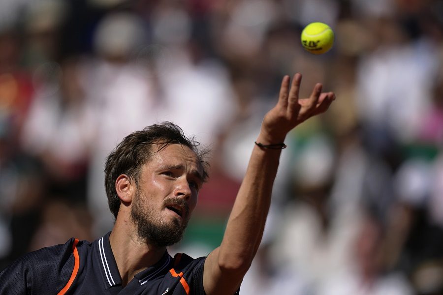 ŠOK U PARIZU Kvalifikant izbacio drugog tenisera sveta