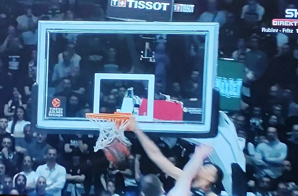 MONSTRUOZNI DANTE Eksum novim spektakularnim zakucavanjem srušio „Arenu“ (VIDEO)