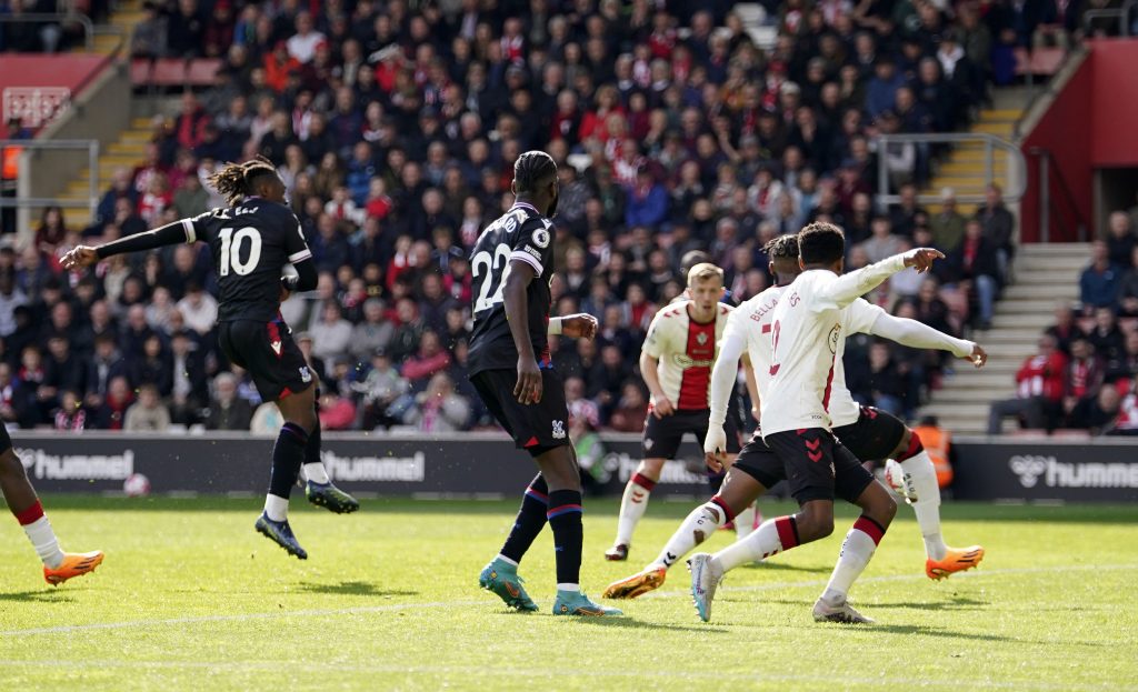 PREMIJER LIGA Palas gurnuo „svece“ ka drugoj ligi, velika pobeda Bornmuta, Totenhemu izmiče Liga šampiona