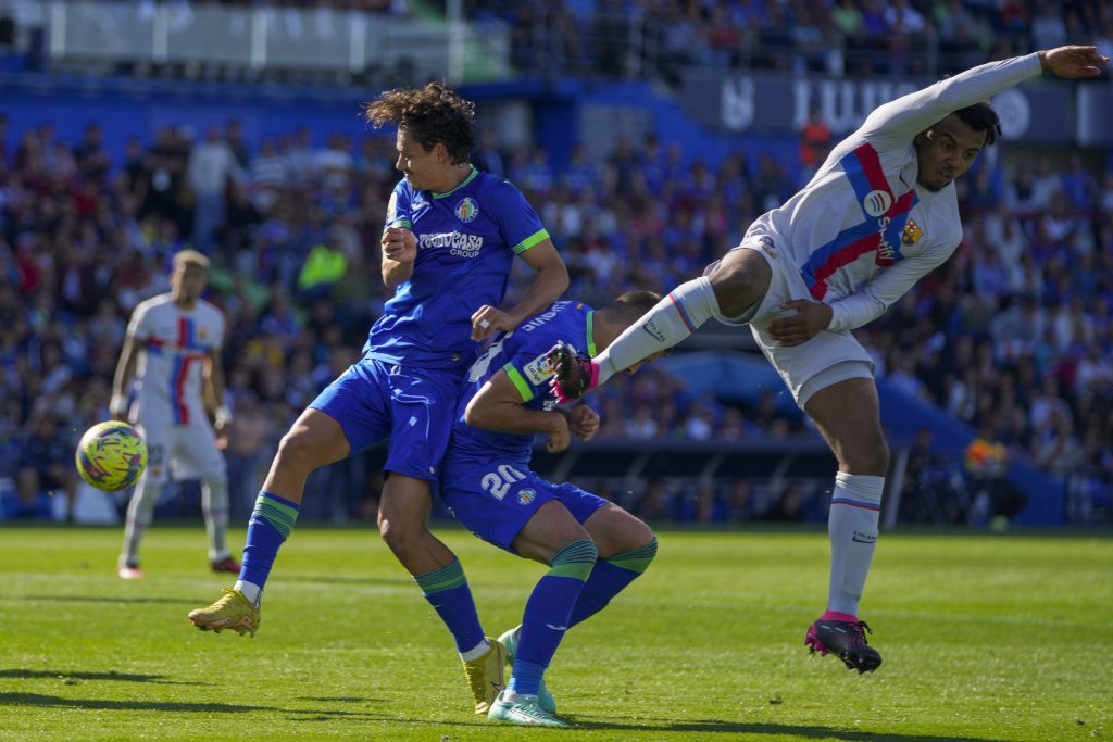 LA LIGA Barsa pogađala okvir gola i dala još jednu šansu Realu
