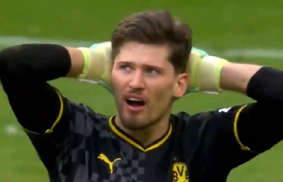 GOLMANE, ŠTA BI? Komičan autogol u najvećem derbiju nemačkog fudbala! Može da odredi i epilog šampionske trke (VIDEO)