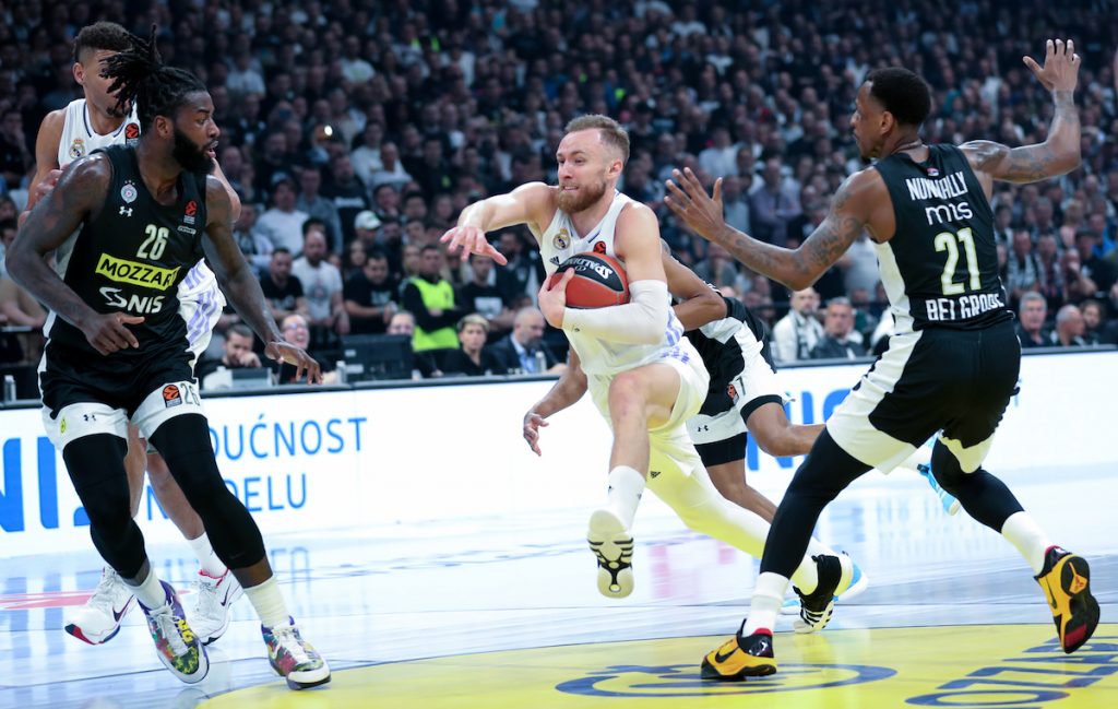 BARSA POKAZALA KAKO TREBA Real razbijen u košarkaškom El Klasiku!