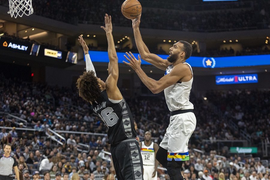 NBA LIGA Gober saznao kaznu posle udaranja saigrača, ne igra „meč sezone“ (VIDEO)