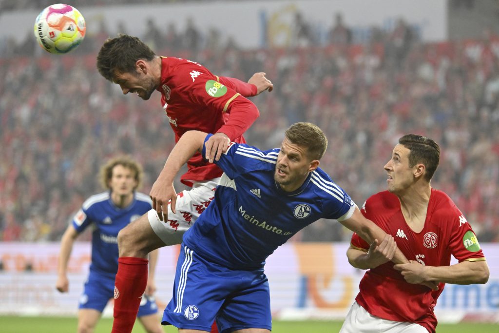 ČUDO U MAJNCU Šalke slavio golom u 100. minutu iz penala! Pobeda vredna opstanka u ligi (VIDEO)