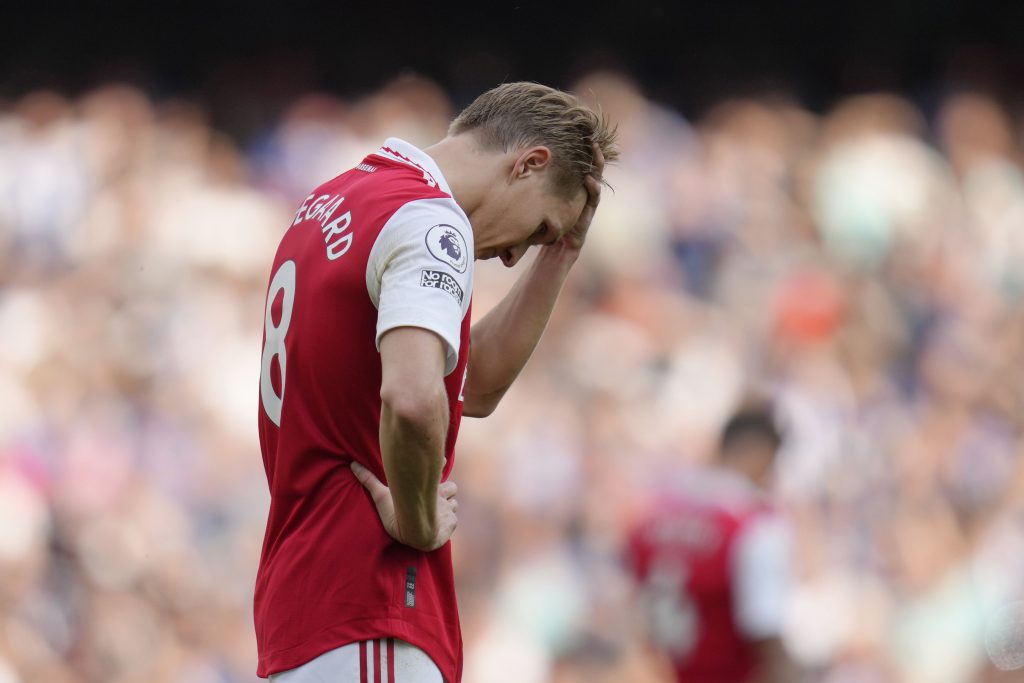 KRAJ TRKE ZA TITULU? Arsenal doživeo debakl na svom terenu! Navijači ranije napustili stadion (VIDEO)