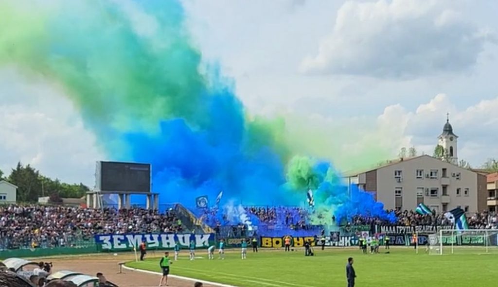 SPEKTAKL Ovako nikada nije bilo na utakmici nižih liga! Pogledajte kakva je atmosfera u Zemunu (FOTO+VIDEO)