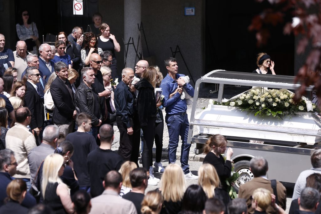 SRCE DA PUKNE… Hrvatski trener posvetio pobedu ćerki velikog prijatelja, ubijene u OŠ „Vladislav Ribnikar“