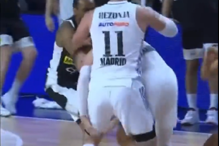 ŠTA SU SUDIJE GLEDALE? Zašto Evroliga nije kaznila i Hezonju? Hrvat je morao na „hlađenje“ (VIDEO)