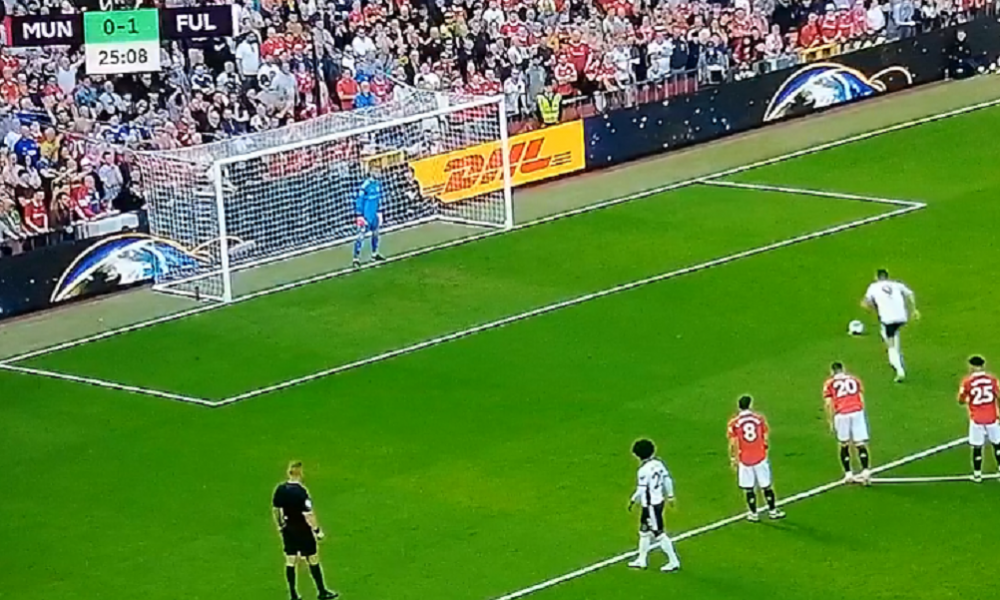 BAKSUZNI JUNAJTED Mitrović promašio penal, De Hea loptu lansirao preko zidina „Teatra snova“ (VIDEO)