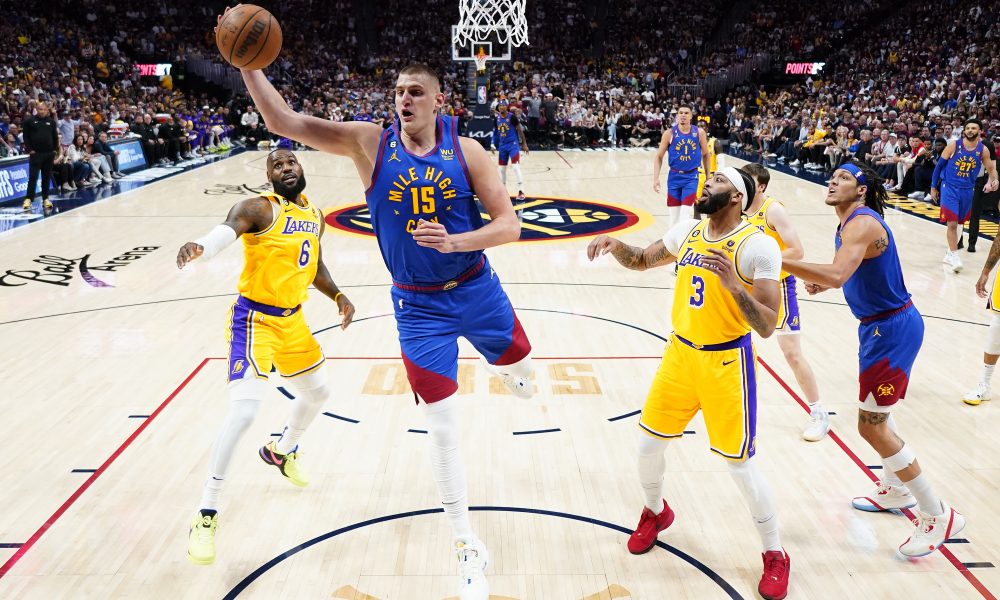 JOKIĆI SU HIT U AMERICI Nikola dominira na terenu, a njegova braća na tribinama (VIDEO)