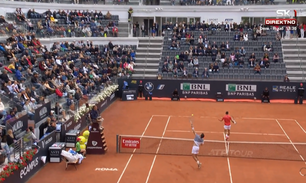 SRAMAN POTEZ BRITANCA Nori napucao lopticom Novaka koji je bio okrenutih leđa (VIDEO)