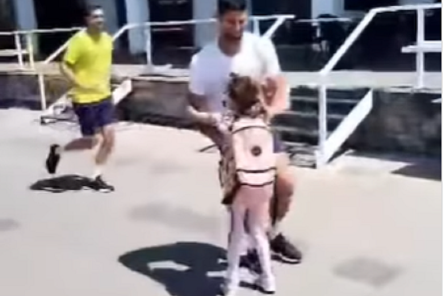 LJUDINA! Novak se za Rolan Garos priprema u Beogradu, kondicioni trening mu prekinula mlada dama (VIDEO)