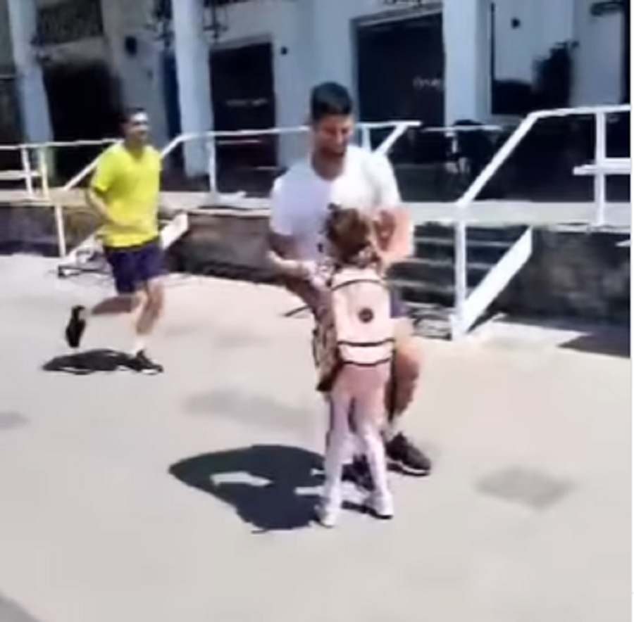 LJUDINA! Novak se za Rolan Garos priprema u Beogradu, kondicioni trening mu prekinula mlada dama (VIDEO)