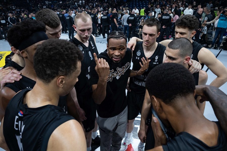 ZAŠTO SU NAM GLAVE SPUŠTENE? Panter posle poraza okupio igrače Partizana na centru i održao govor (VIDEO)